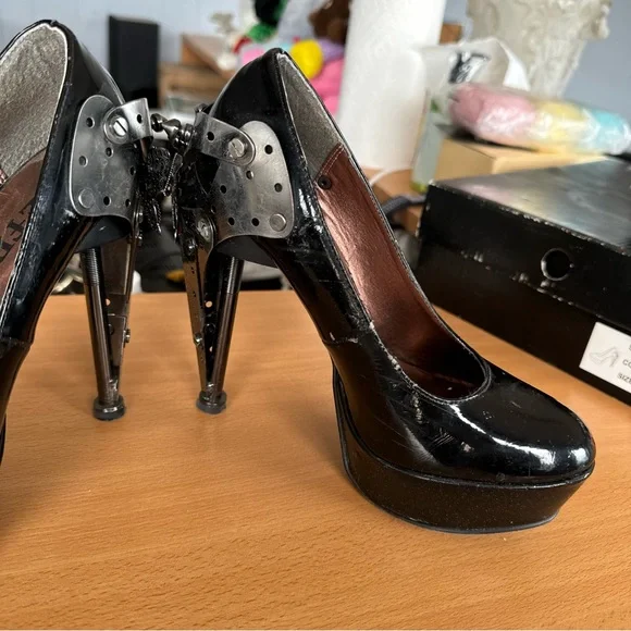 Metropolis Shoes - Picture 5 of 13